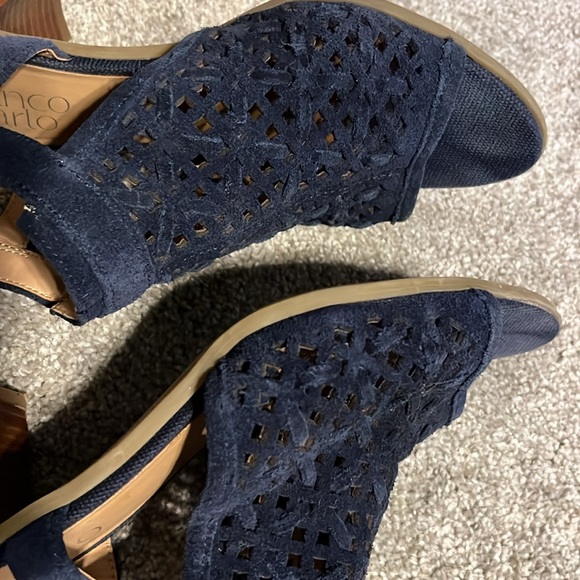 Franco Sarto 6.5 navy suede sandals. Heel 2.5” wooden. - Picture 10 of 11